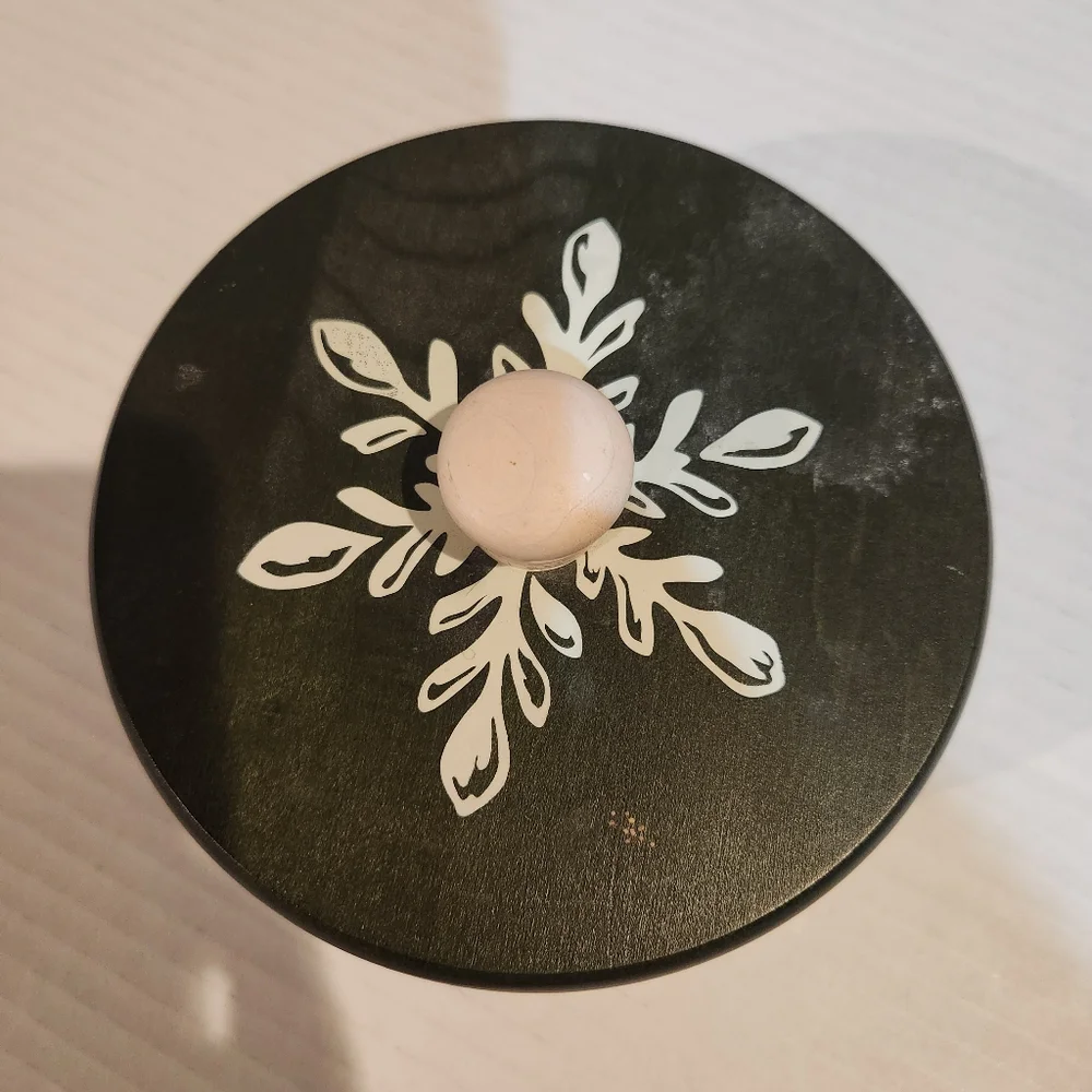 Longaberger 2010 Falling Snowflake Wood Lid Replacement with Base